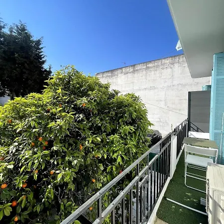アパート Proche Mer, Avec Terrasse Et Parking ニース